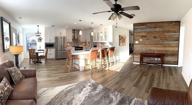 219 Quarry Ln in Liberty Hill, TX - Foto de edificio - Building Photo