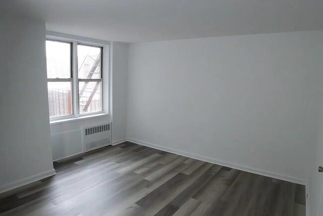 31-85 Crescent St in Queens, NY - Building Photo - Building Photo