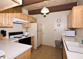 479 Capri Dr in South Lake Tahoe, CA - Building Photo