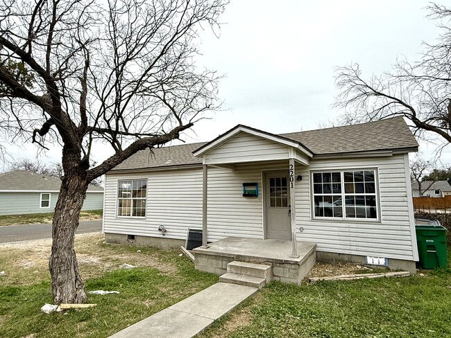 2201 Woodlawn Dr in San Angelo, TX - Building Photo - Building Photo