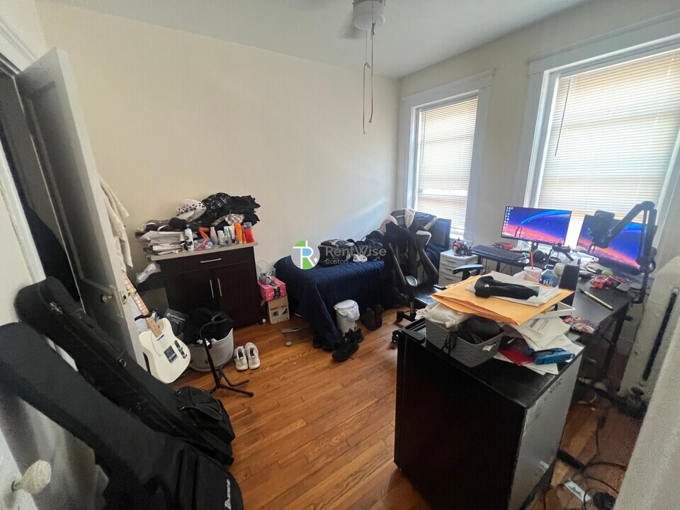 25 Queensberry St, Unit #8 in Boston, MA - Building Photo