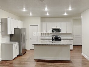 1359 E White St in Lehi, UT - Building Photo - Building Photo
