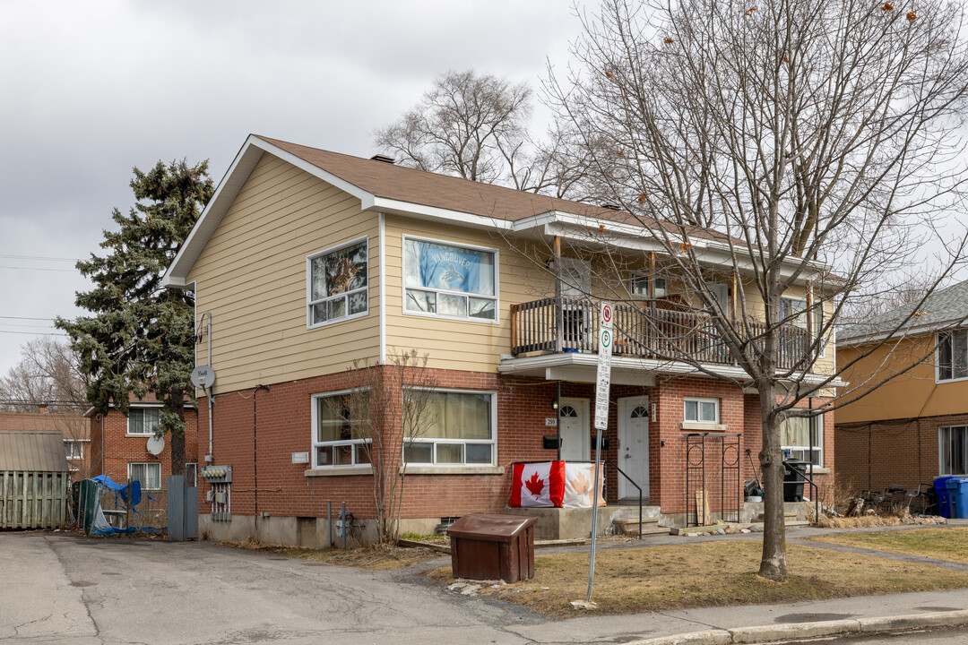 299-305 Queen Mary St in Ottawa, ON - Building Photo