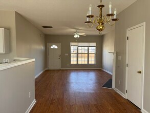 109 Weststone Blvd in Fuquay Varina, NC - Foto de edificio - Building Photo