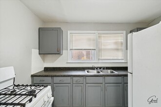 Puritan Apartments in Detroit, MI - Foto de edificio - Building Photo