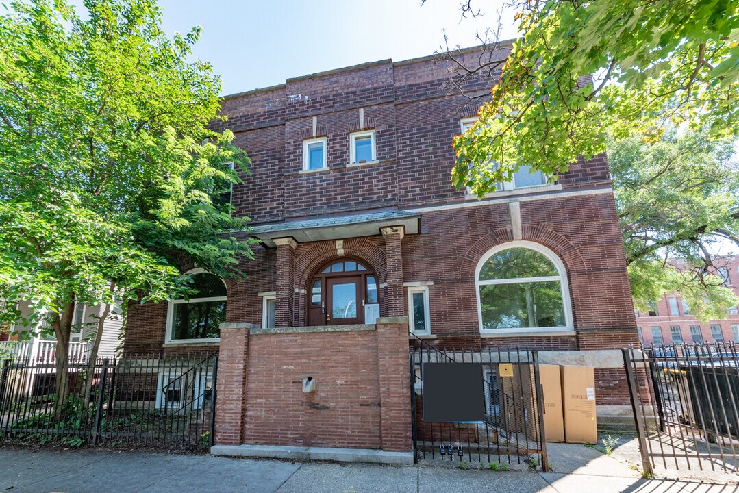 1533 W Leland Ave-Unit -1E in Chicago, IL - Building Photo