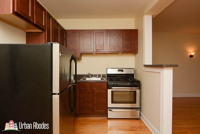 1350 N Dearborn St, Unit M02B in Chicago, IL - Foto de edificio - Building Photo