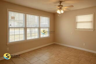 6718 Gaspar Cir W in Jacksonville, FL - Foto de edificio - Building Photo