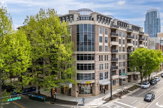 718 W Trade St in Charlotte, NC - Foto de edificio - Primary Photo