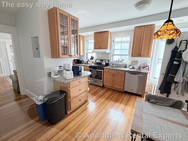 34 Leonard St, Unit #2 in Somerville, MA - Building Photo - Building Photo