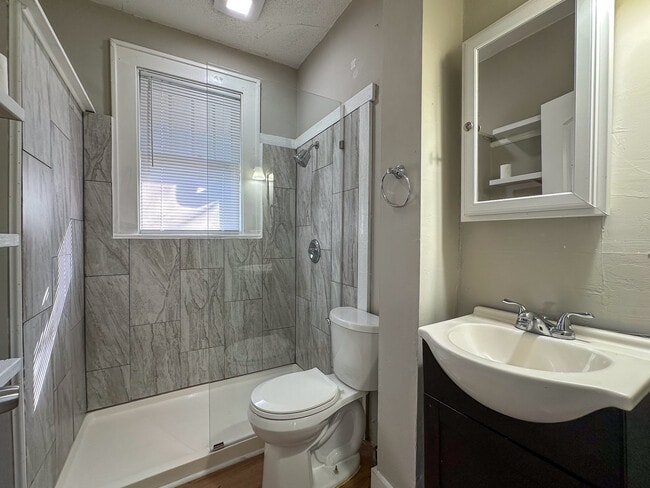 3410 Kalynne St in Charlotte, NC - Building Photo - Building Photo