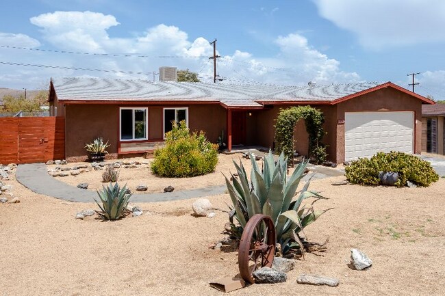 61600 Palm Vista Dr-Unit -61600 unit 2 in Joshua Tree, CA - Building Photo - Building Photo