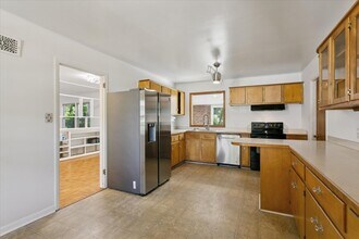 700 Pelham Dr in Newport News, VA - Building Photo - Building Photo