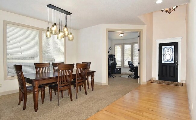 17560 SW Keystone Ct in Beaverton, OR - Building Photo - Building Photo