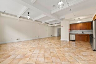 300 Communipaw Ave in Jersey City, NJ - Building Photo