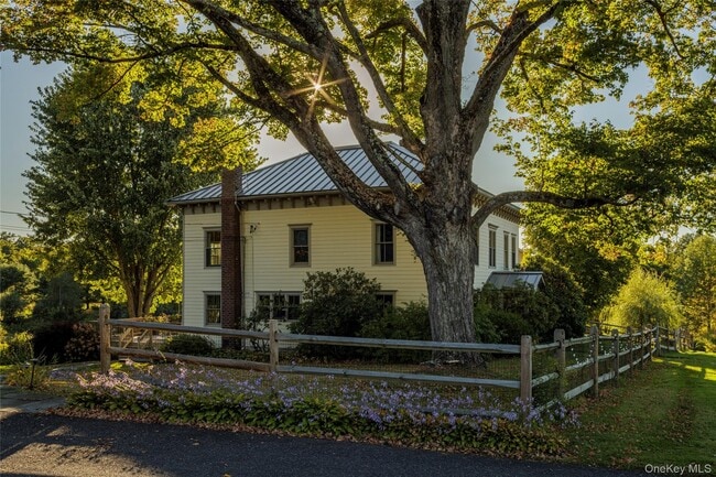 108 Wey Rd in Rhinebeck, NY - Building Photo - Building Photo