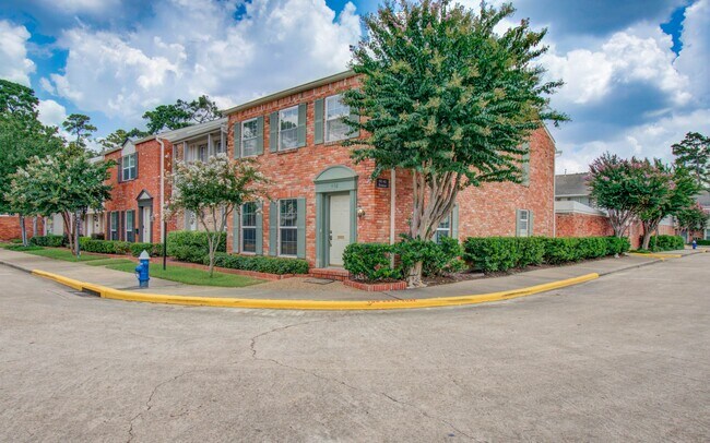 402 Bendwood Dr in Houston, TX - Building Photo - Building Photo