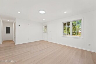 3520 Bessent Rd in Jacksonville, FL - Foto de edificio - Building Photo