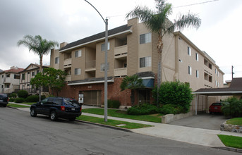 530 E Santa Anita Ave in Burbank, CA - Foto de edificio - Building Photo