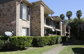 8950 Glencrest in Houston, TX - Building Photo - Building Photo