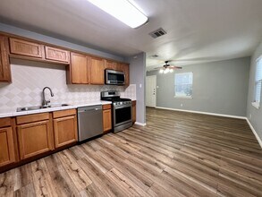 408 Radam Ln in Austin, TX - Building Photo - Building Photo