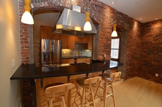 27 Fayette St, Unit 401 in Beverly, MA - Foto de edificio - Building Photo