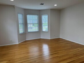 40 Linwood Rd N in Port Washington, NY - Building Photo - Building Photo