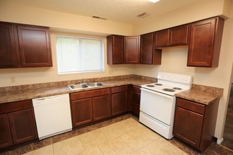 Monticello Apartments in Youngstown, OH - Building Photo - Interior Photo