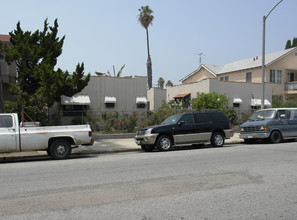 1351-1369 N Hobart Blvd in Los Angeles, CA - Building Photo - Building Photo