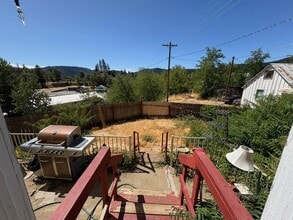10 Church St in Weaverville, CA - Building Photo - Building Photo