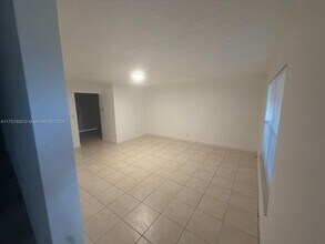 7501 Kimberly Blvd, Unit 102 in North Lauderdale, FL - Building Photo - Building Photo