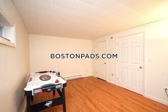 722 Pike Ave-Unit -B in Attleboro, MA - Building Photo - Building Photo