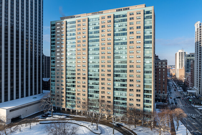 3180 N Lake Shore Dr in Chicago, IL - Building Photo - Building Photo