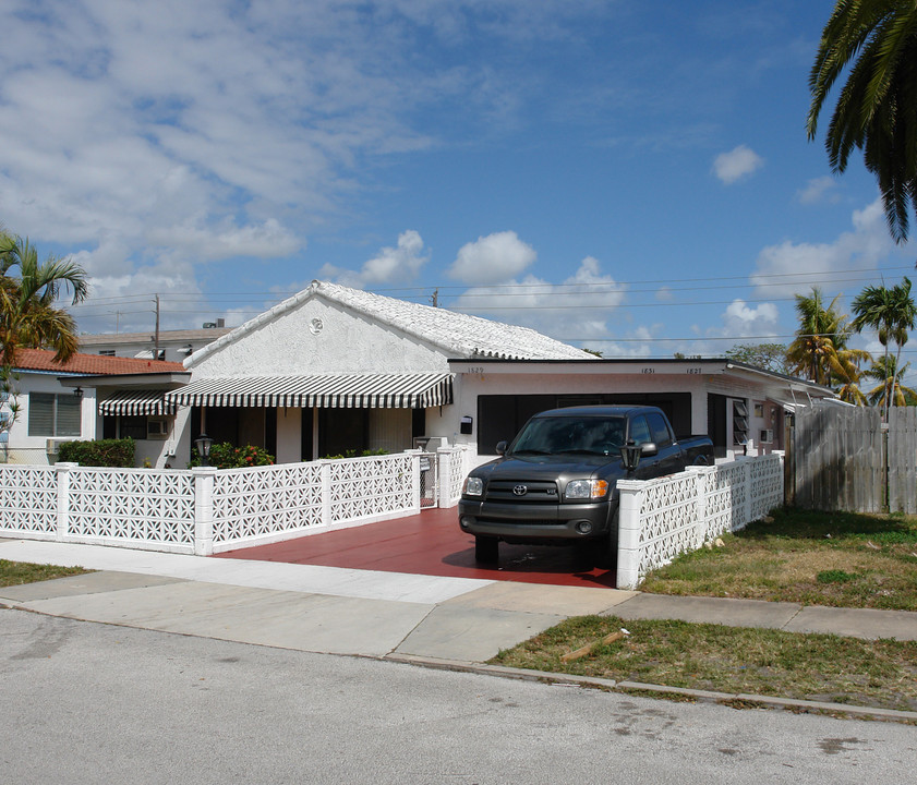 1827-1831 Funston St in Hollywood, FL - Foto de edificio