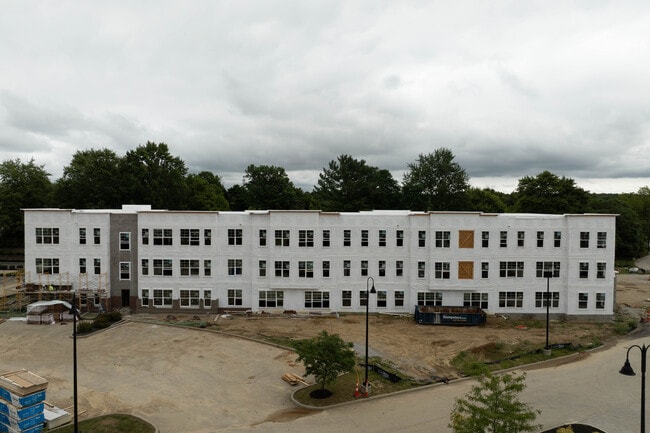 37 Highland Dr in Tallmadge, OH - Foto de edificio - Building Photo