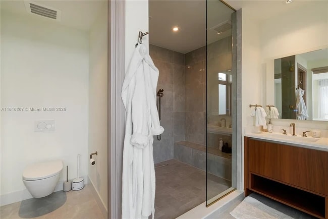 515 Valencia Ave, Unit #203 in Coral Gables, FL - Foto de edificio - Building Photo