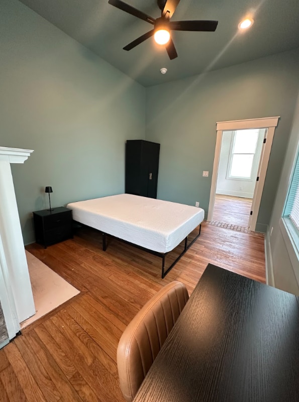 property at 1133 E Henry St