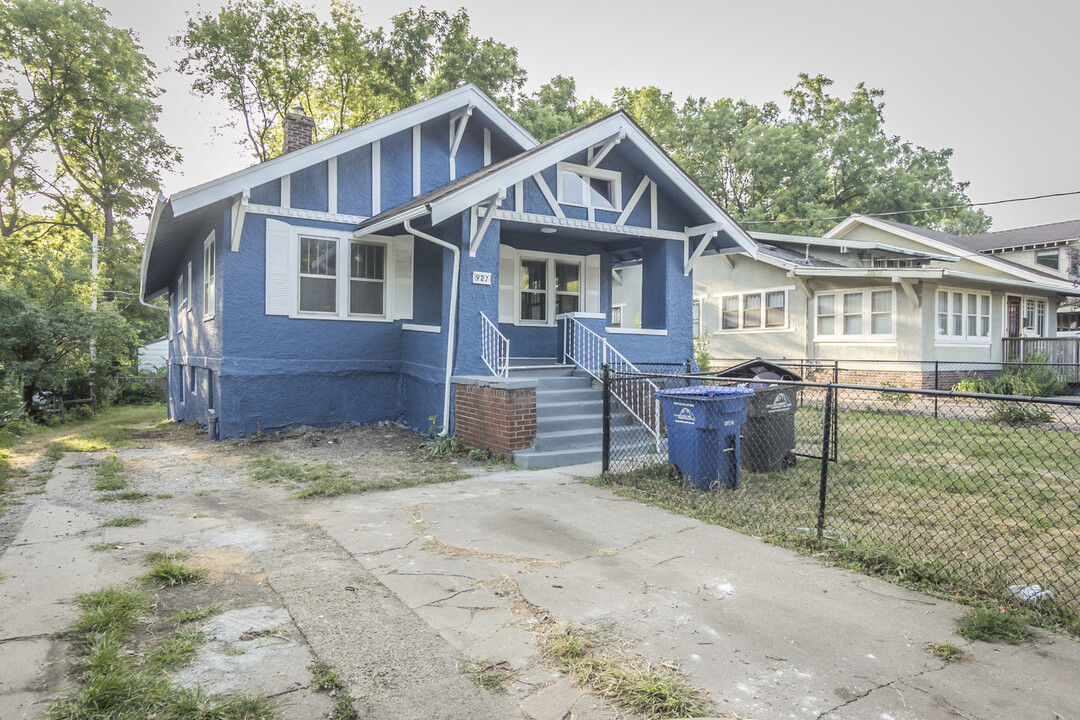 927 42nd St in Des Moines, IA - Building Photo