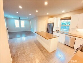 64 Bronze Leaf in Irvine, CA - Building Photo - Building Photo