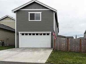 1642 NW 5th Ave in Oak Harbor, WA - Building Photo - Building Photo