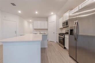 368 Keefer in Kyle, TX - Building Photo - Building Photo