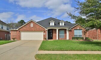 2802 Parkeston Dr in Spring, TX - Building Photo