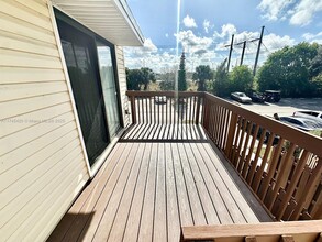 639 Executive Center Dr in West Palm Beach, FL - Building Photo - Building Photo