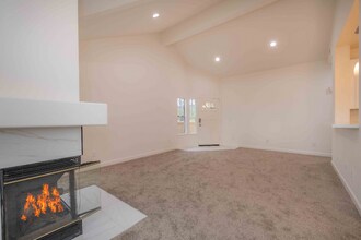11306 Camino Playa Cancun in San Diego, CA - Building Photo - Building Photo