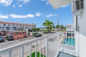 343 Van Buren St, Unit 3 in Hollywood, FL - Foto de edificio - Building Photo