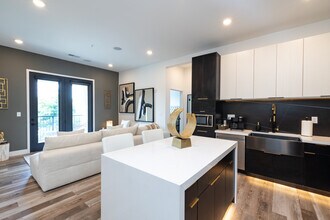 Mckenzie in Clayton, MO - Building Photo - Interior Photo