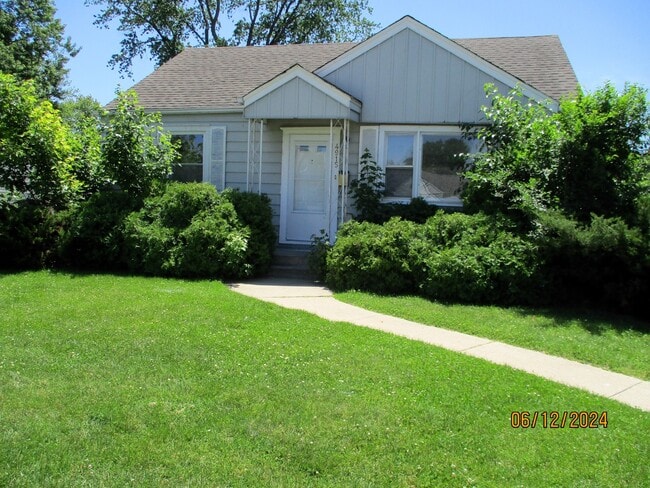 property at 4915 91st Pl