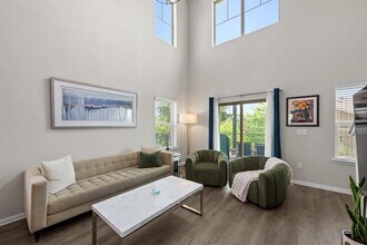 516 E Slaughter Ln in Austin, TX - Building Photo - Building Photo