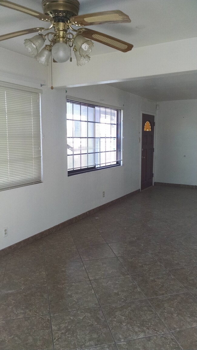 1716 Sunrise Rd in Barstow, CA - Foto de edificio - Building Photo