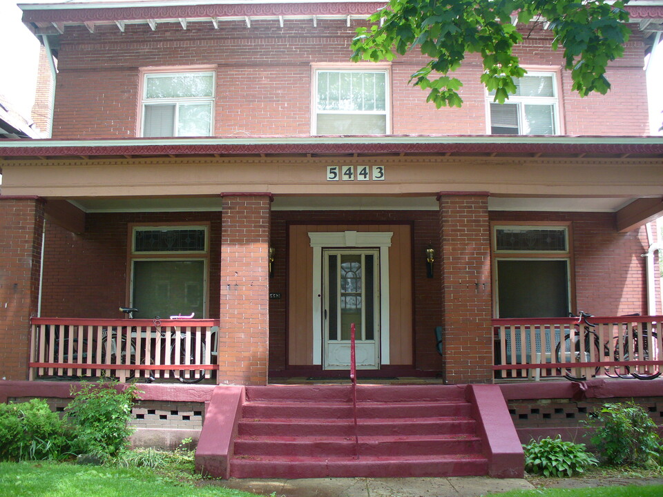 5443 Baywood St, Unit 1st floor in Pittsburgh, PA - Building Photo